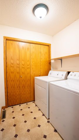 105 Buds Ave Avenue, Yankton, SD 57078