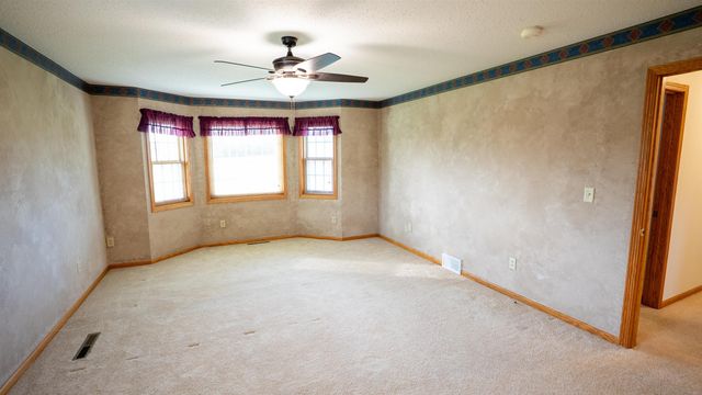 105 Buds Ave Avenue, Yankton, SD 57078