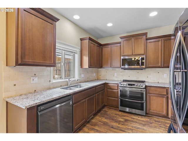 59539 WHITEOAK Dr, St Helens, OR 97051