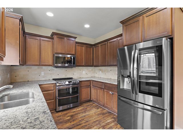 59539 WHITEOAK Dr, St Helens, OR 97051