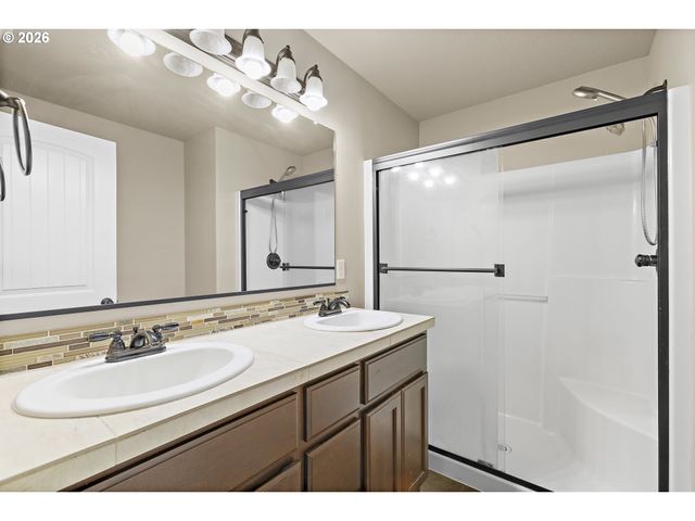 59539 WHITEOAK Dr, St Helens, OR 97051