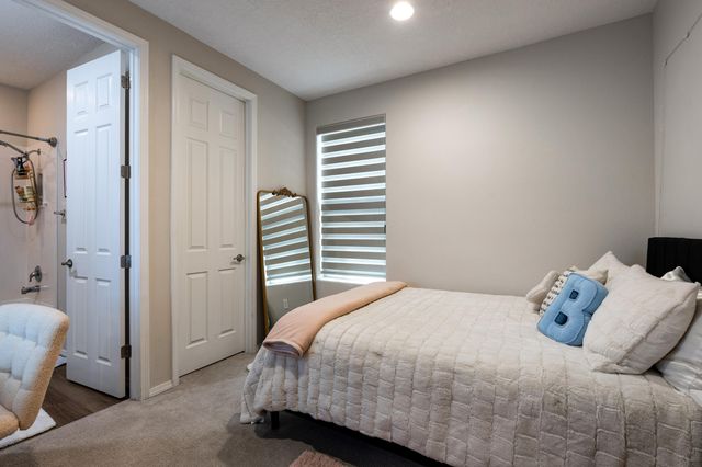 700 Cuarzo Road SE, Rio Rancho, NM 87124