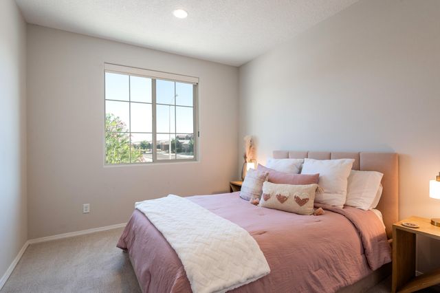700 Cuarzo Road SE, Rio Rancho, NM 87124