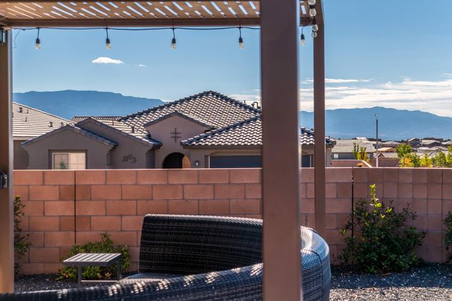 700 Cuarzo Road SE, Rio Rancho, NM 87124