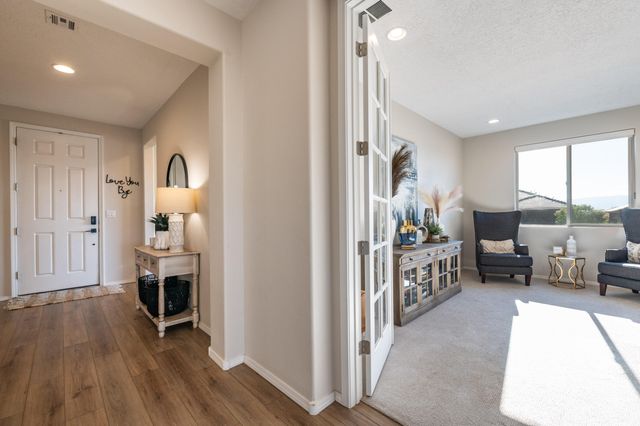 700 Cuarzo Road SE, Rio Rancho, NM 87124