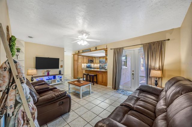 609 KING HENRY COURT, Seffner, FL 33584