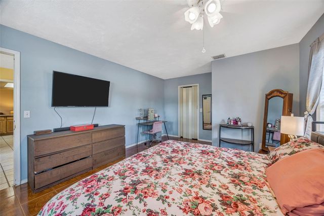 609 KING HENRY COURT, Seffner, FL 33584