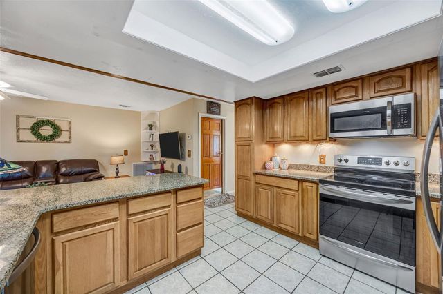 609 KING HENRY COURT, Seffner, FL 33584