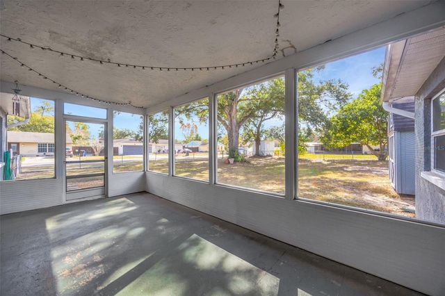 609 KING HENRY COURT, Seffner, FL 33584