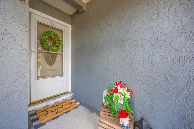 609 KING HENRY COURT, Seffner, FL 33584