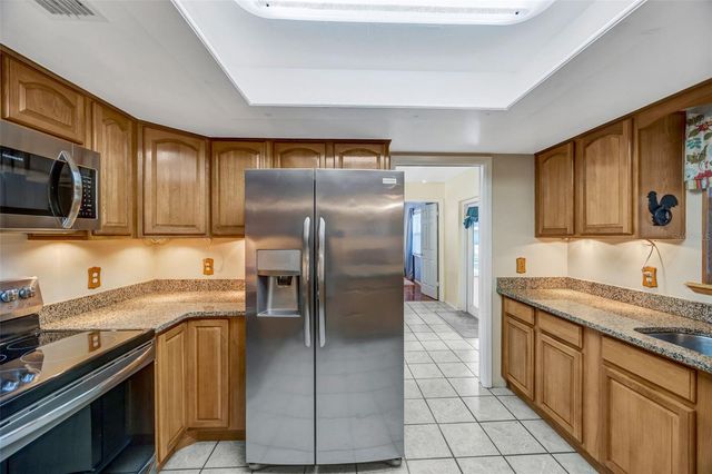 609 KING HENRY COURT, Seffner, FL 33584