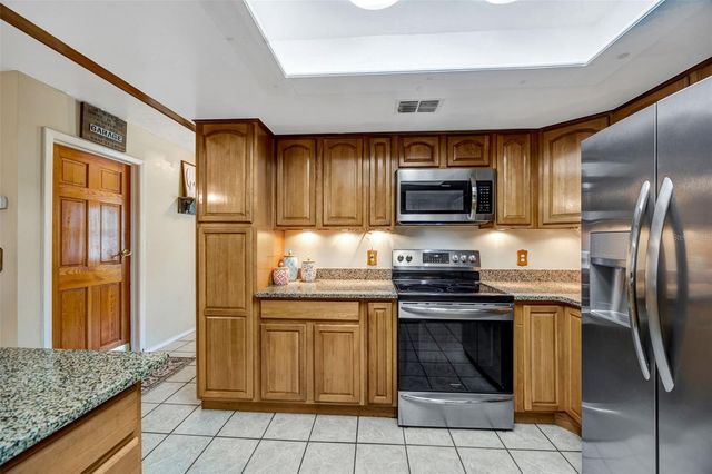 609 KING HENRY COURT, Seffner, FL 33584