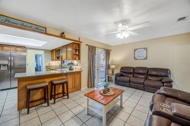 609 KING HENRY COURT, Seffner, FL 33584