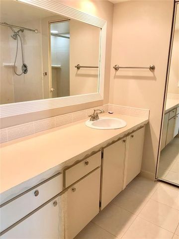 714 7th Ct, Palm Beach Gardens, FL 33410