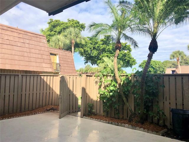 714 7th Ct, Palm Beach Gardens, FL 33410