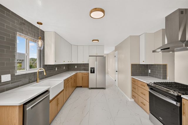 9635 Village Green Drive NE, Albuquerque, NM 87111