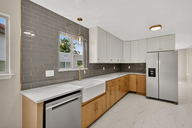 9635 Village Green Drive NE, Albuquerque, NM 87111