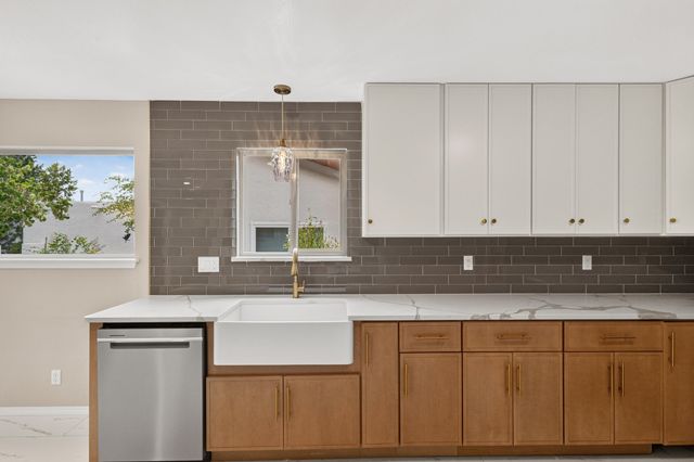 9635 Village Green Drive NE, Albuquerque, NM 87111