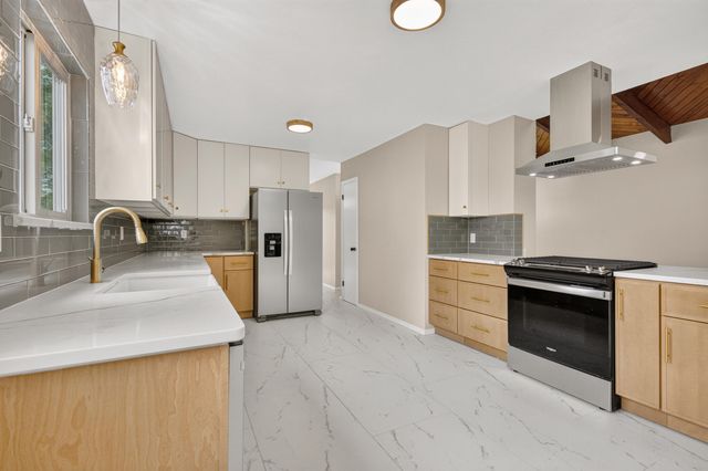 9635 Village Green Drive NE, Albuquerque, NM 87111