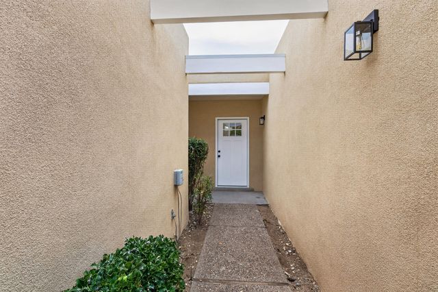 9635 Village Green Drive NE, Albuquerque, NM 87111