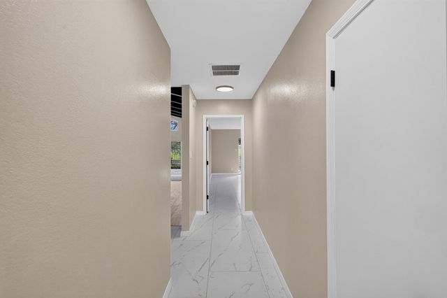 9635 Village Green Drive NE, Albuquerque, NM 87111