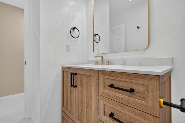 9635 Village Green Drive NE, Albuquerque, NM 87111