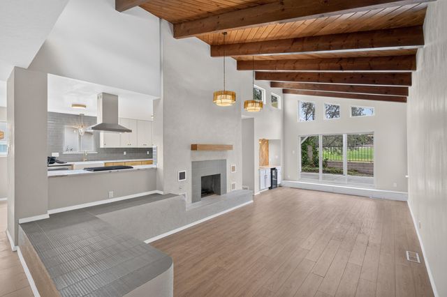 9635 Village Green Drive NE, Albuquerque, NM 87111