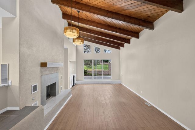 9635 Village Green Drive NE, Albuquerque, NM 87111