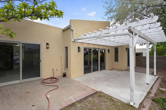 9635 Village Green Drive NE, Albuquerque, NM 87111