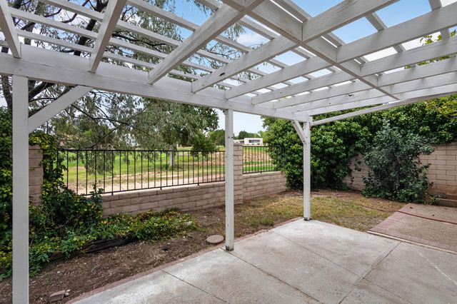 9635 Village Green Drive NE, Albuquerque, NM 87111