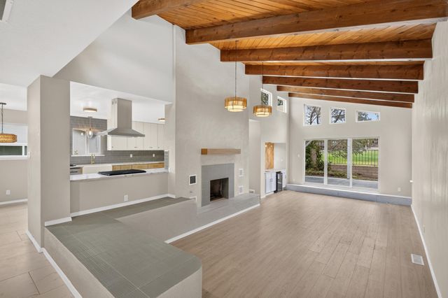 9635 Village Green Drive NE, Albuquerque, NM 87111