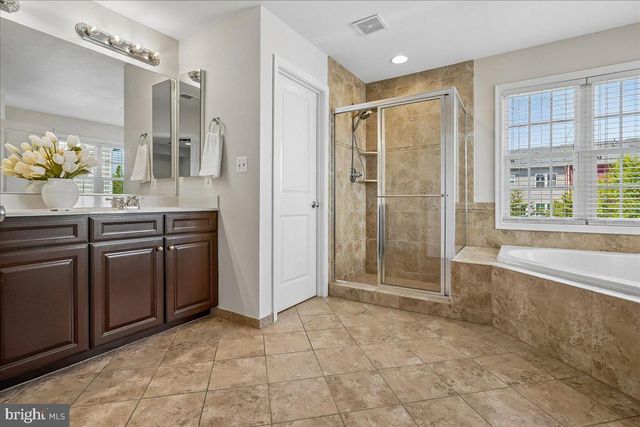 25073 PRAIRIE FIRE SQ, Aldie, VA 20105