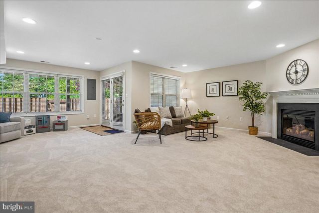 25073 PRAIRIE FIRE SQ, Aldie, VA 20105
