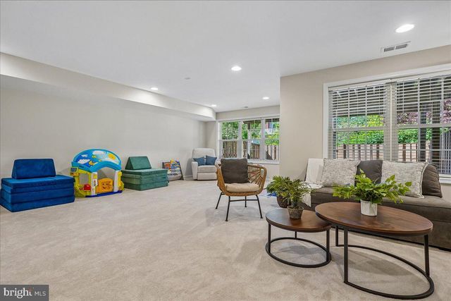 25073 PRAIRIE FIRE SQ, Aldie, VA 20105