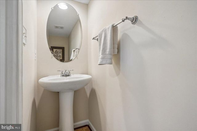 25073 PRAIRIE FIRE SQ, Aldie, VA 20105