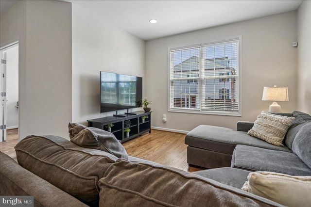 25073 PRAIRIE FIRE SQ, Aldie, VA 20105