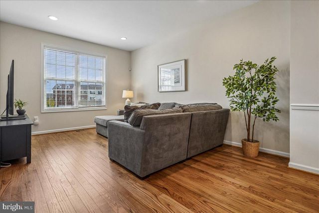 25073 PRAIRIE FIRE SQ, Aldie, VA 20105