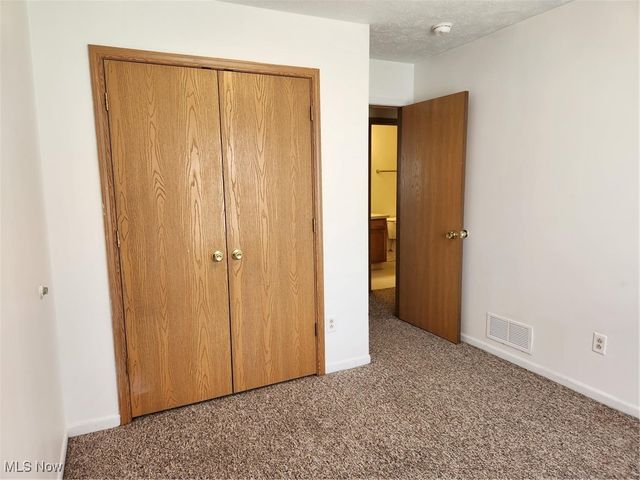 2951 Megan Circle, Youngstown, OH 44505