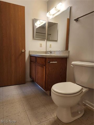 2951 Megan Circle, Youngstown, OH 44505