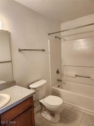 2951 Megan Circle, Youngstown, OH 44505