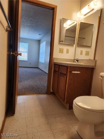 2951 Megan Circle, Youngstown, OH 44505