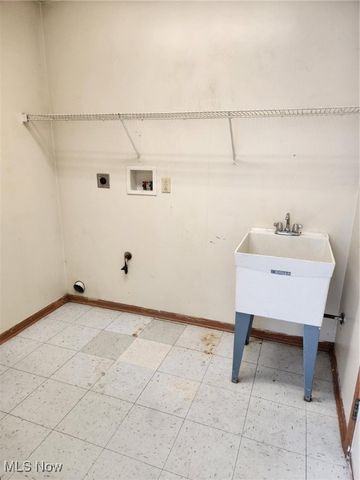 2951 Megan Circle, Youngstown, OH 44505