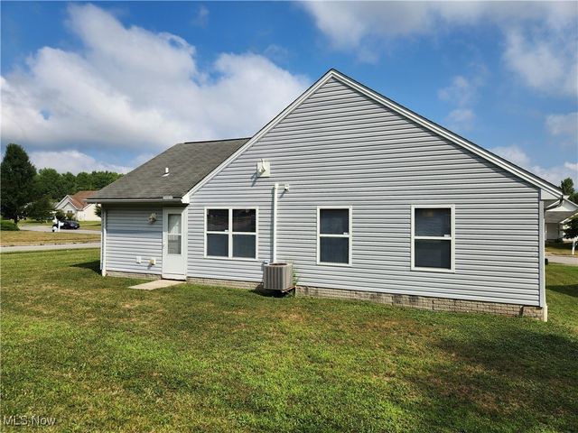 2951 Megan Circle, Youngstown, OH 44505