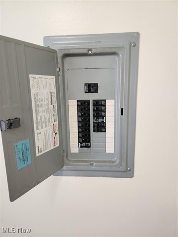 2951 Megan Circle, Youngstown, OH 44505