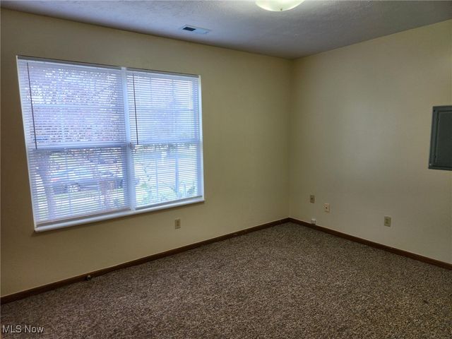 2951 Megan Circle, Youngstown, OH 44505