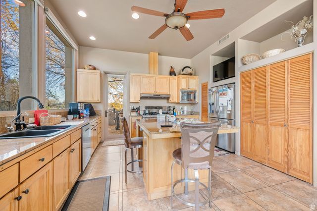 19 BOULDER CIR, Santa Clara, UT 84765