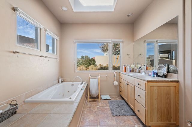 19 BOULDER CIR, Santa Clara, UT 84765