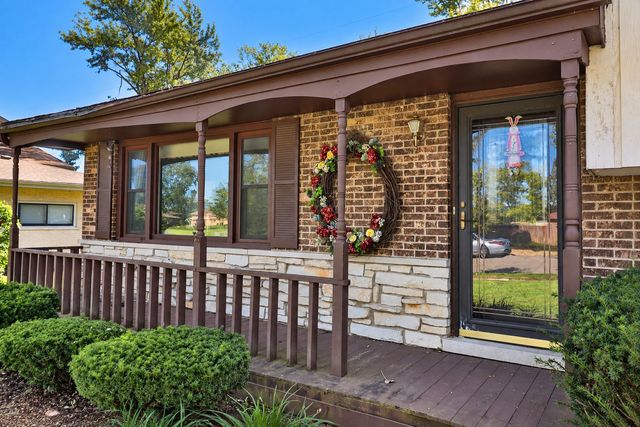212 Pfaff Drive, Frankfort, IL 60423