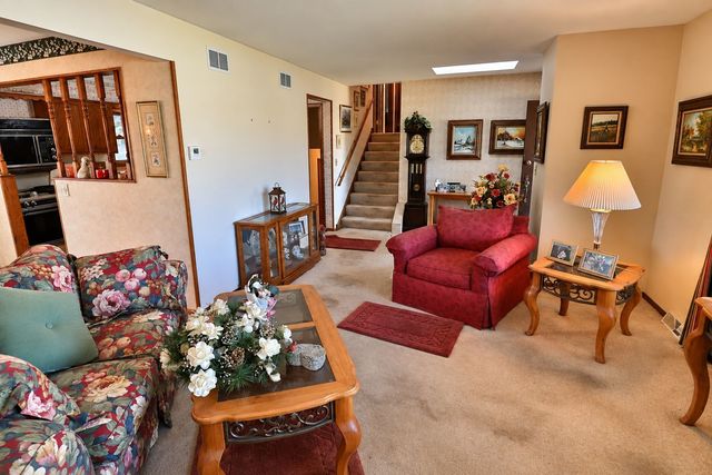 212 Pfaff Drive, Frankfort, IL 60423
