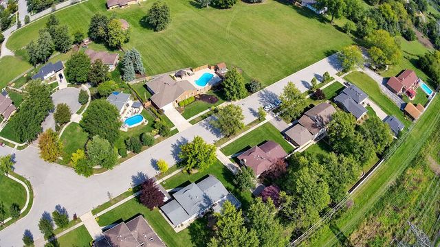 212 Pfaff Drive, Frankfort, IL 60423